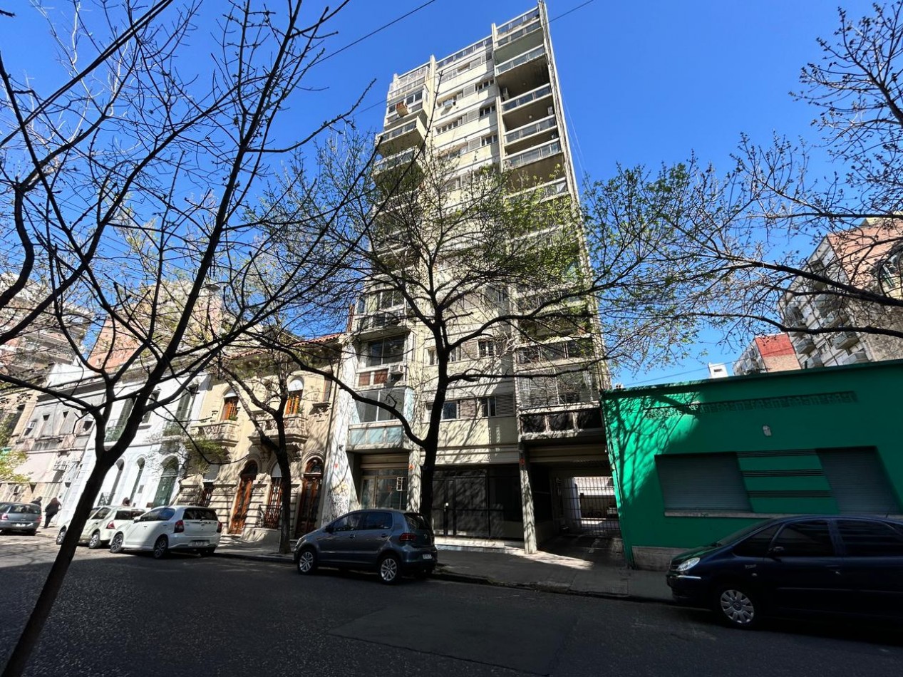 Zona rio. Departamento renovado. Cochera.