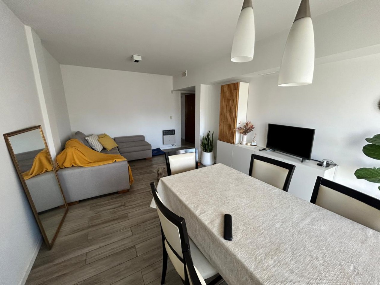Zona rio. Departamento renovado. Cochera.