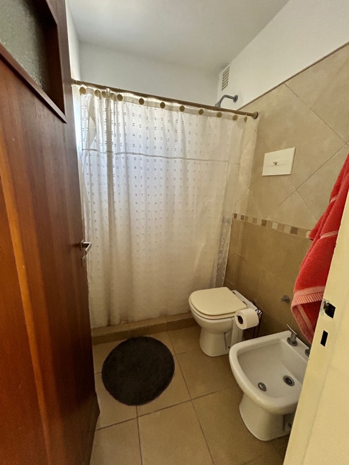 Zona rio. Departamento renovado. Cochera.