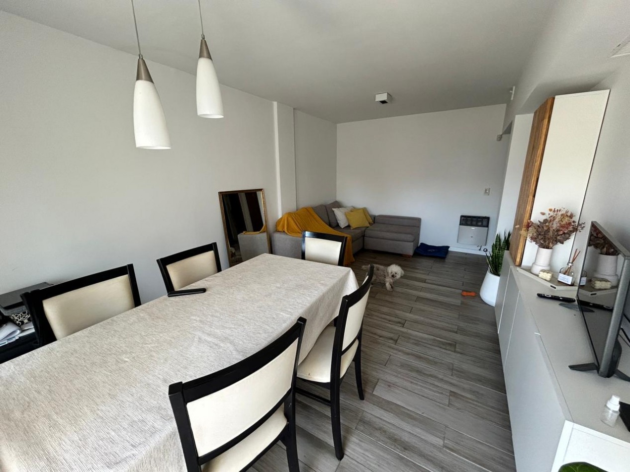 Zona rio. Departamento renovado. Cochera.