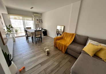 Zona rio. Departamento renovado. Cochera.