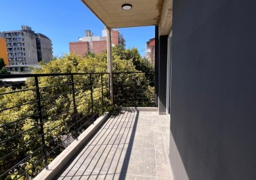 Amplio balcon al frente. Pronta entrega.